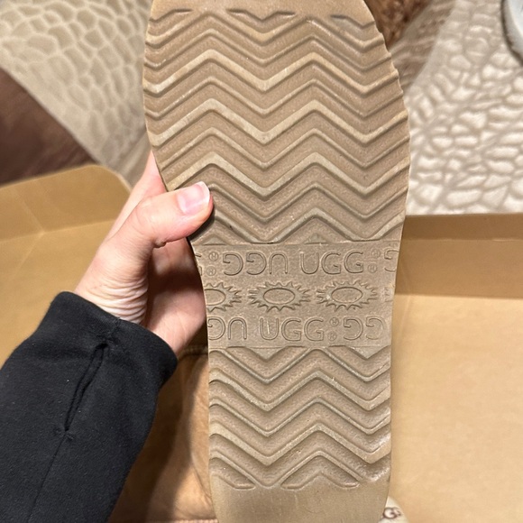 UGG Classic Chestnut Boots - Picture 4 of 11